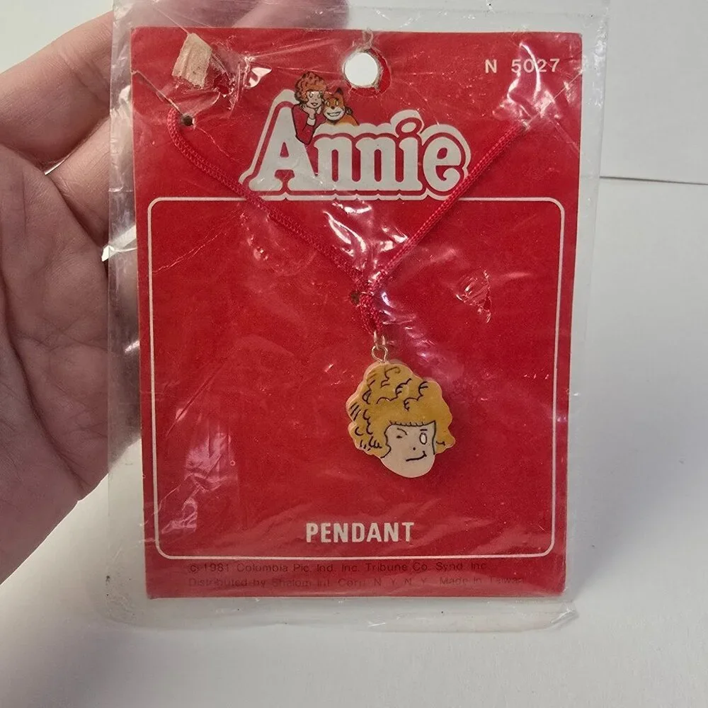 Vintage Little Orphan Annie Pendant Necklace N5027 Original Package Jewelry 1981